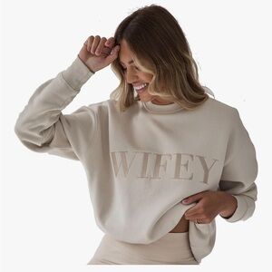 Cream 'Wifey' Sweatshirt